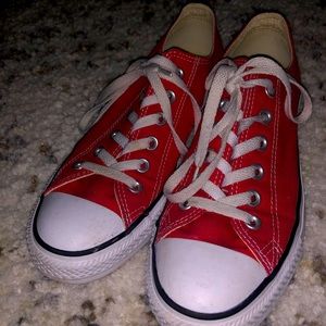Red low top converse